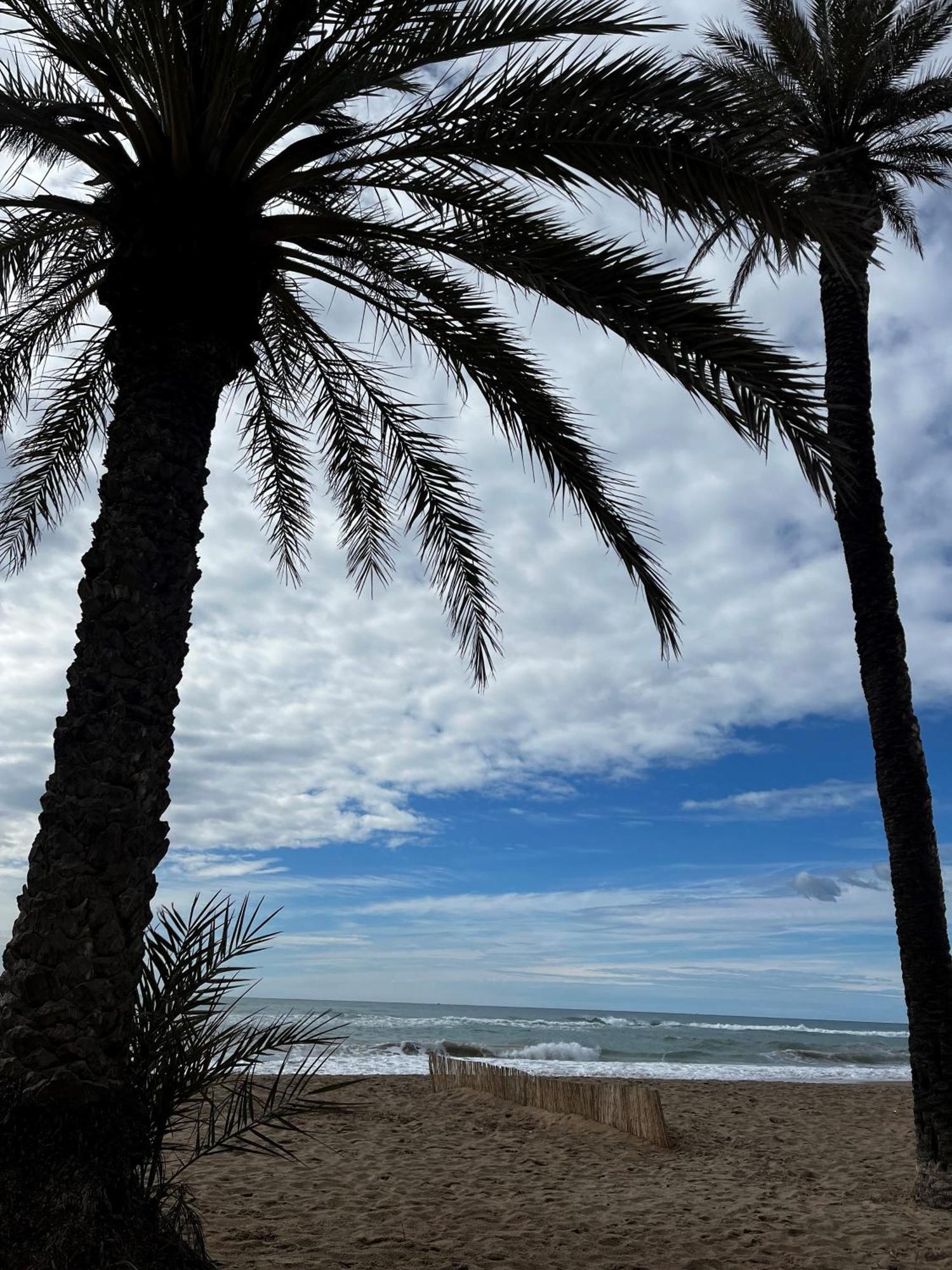 Acogedor Y Amplio Apartamento Familiar A Pie De Playa Calafell Zewnętrze zdjęcie