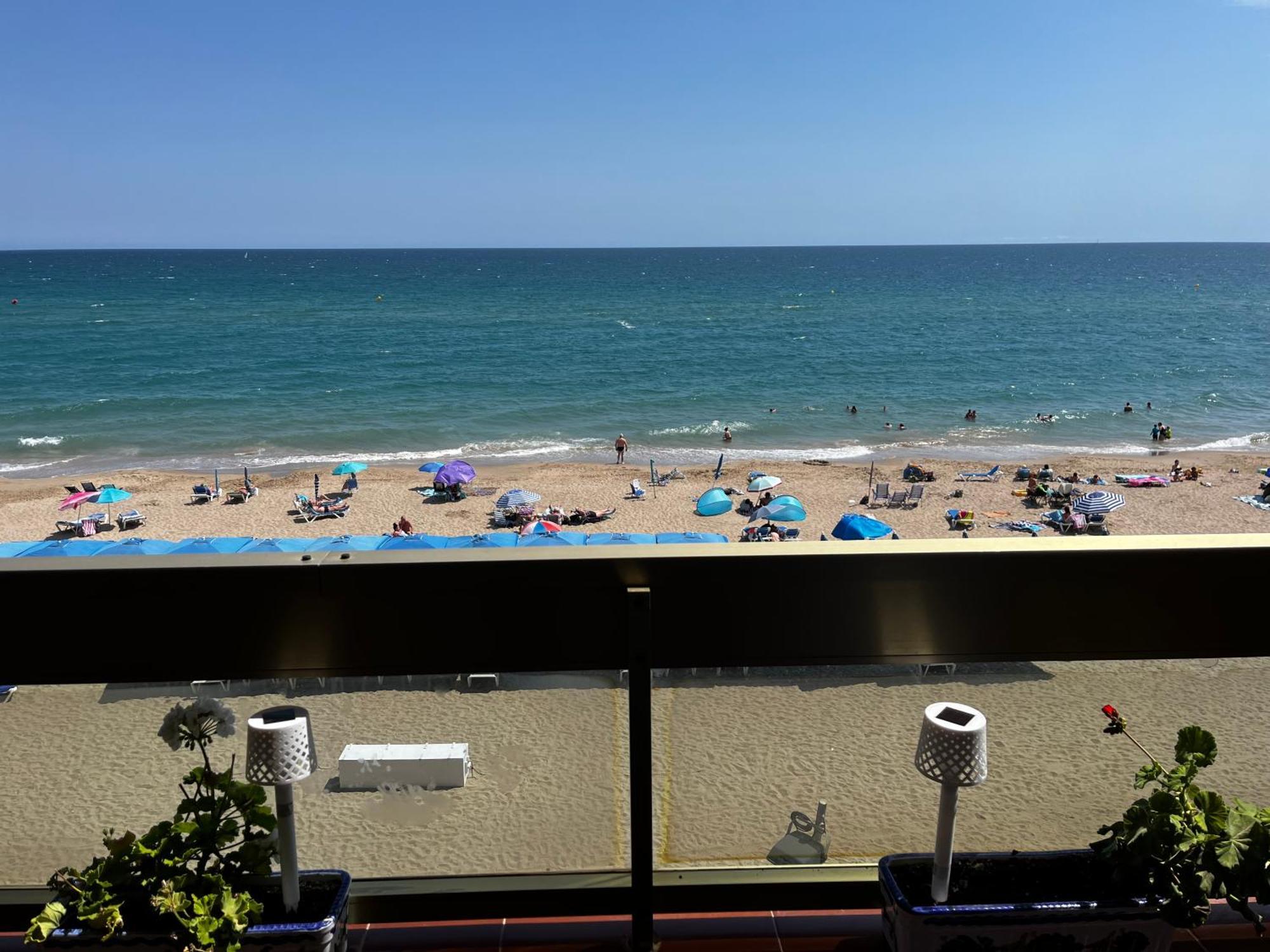 Acogedor Y Amplio Apartamento Familiar A Pie De Playa Calafell Zewnętrze zdjęcie